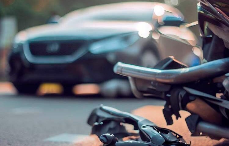 Acidentes nos bairros Velha e Itoupava Central deixam dois motociclistas feridos em Blumenau