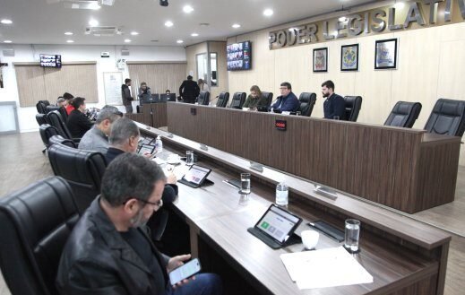 Câmara aprova projeto que prevê a instalação de detectores de metais nos acessos das escolas municipais para reforçar a segurança - Câmara Municipal de Blumenau