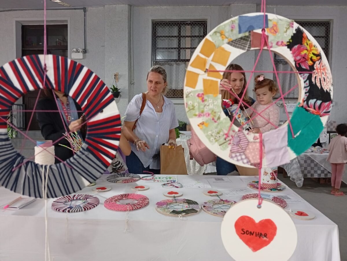 CEI Nazaré realiza Feira dos Pequenos Empreendedores com produtos confeccionados pelas crianças