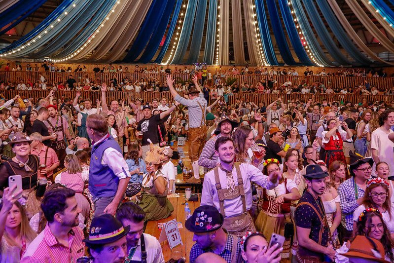 Mueller estreia como patrocinadora da Oktoberfest Blumenau com competição gastronômica