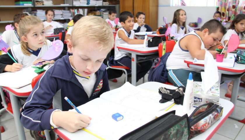 Recadastramento para intenção de matrícula para escolas e CEIs inicia na próxima semana