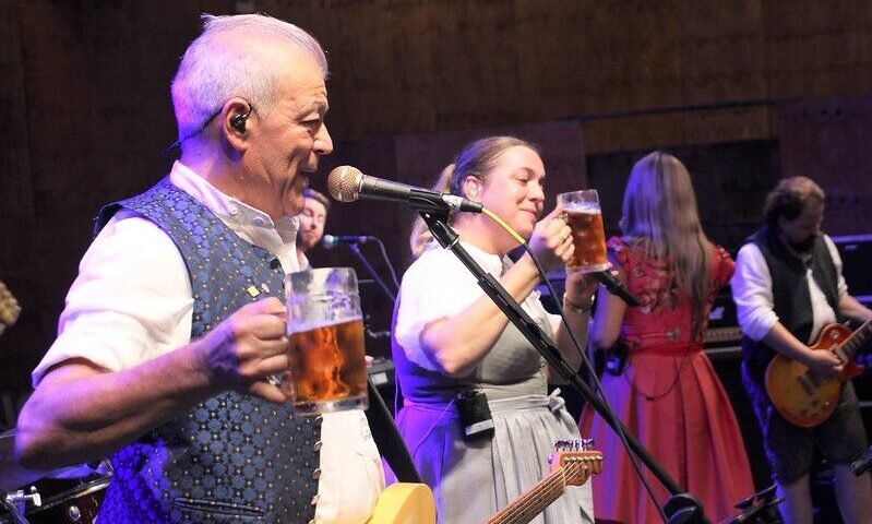 Bandas internacionais estreiam na Oktoberfest Blumenau