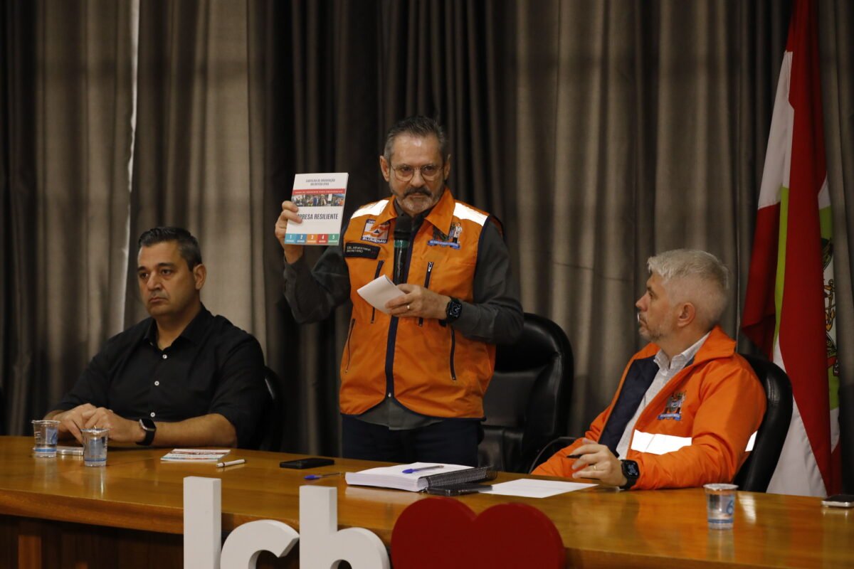 Blumenau apresenta modelo de prevenção a desastres em seminário em Lages