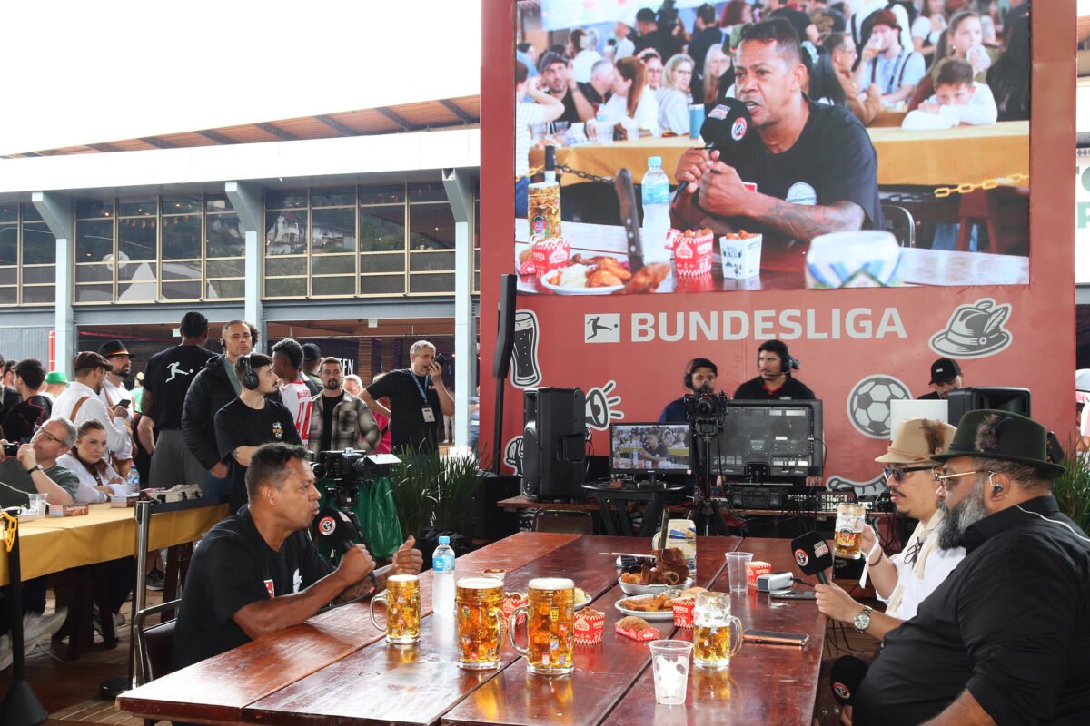 Bundesliga encerra participação na 41ª Oktoberfest Blumenau com podcast ao vivo do Parque Vila Germânica