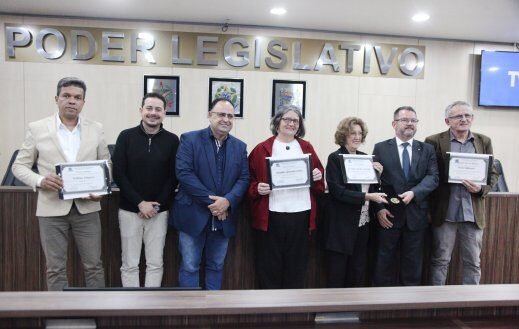 Câmara de Blumenau homenageia quatro personalidades com Comendas Municipais de Mérito em sessão solene - Câmara Municipal de Blumenau