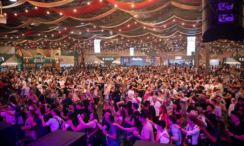 Duas bandas internacionais estreiam nos palcos da Oktoberfest Blumenau neste fim de semana