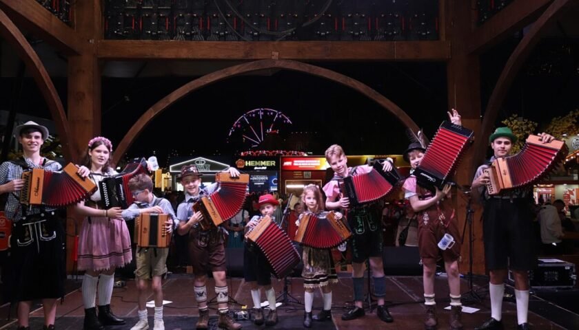 Fábrica de Gaiteiros leva alunos ao palco da 41ª Oktoberfest Blumenau