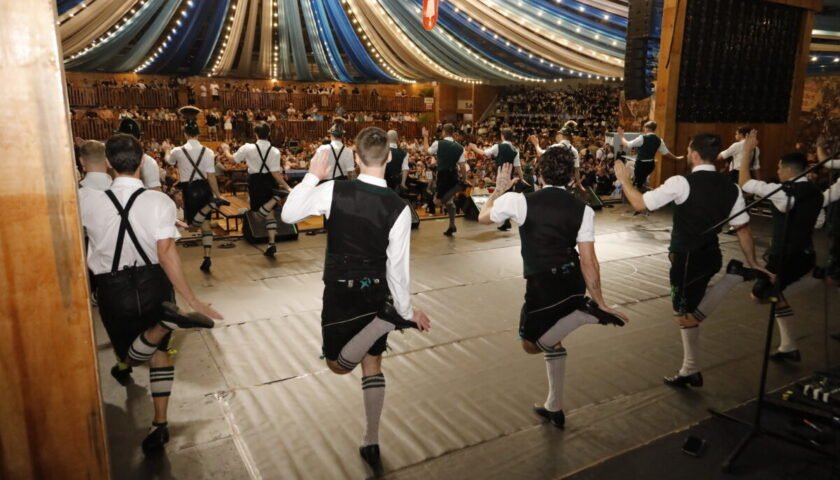 Galegão abre as portas e transforma a 41ª Oktoberfest Blumenau em palco da cultura germânica