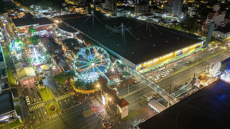 Oktoberfest Blumenau e Mili unem parceria, cuidado e acolhimento