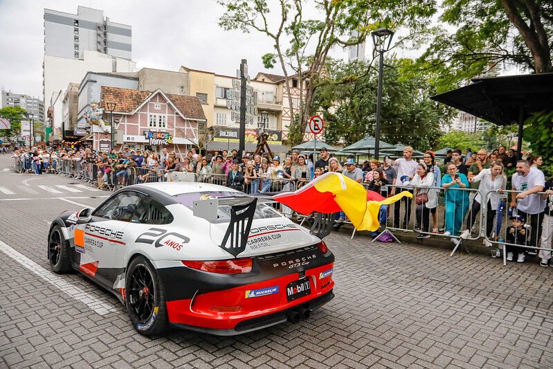 Oktoberfest Blumenau reúne tradição e velocidade em parceria com a Stuttgart Porsche