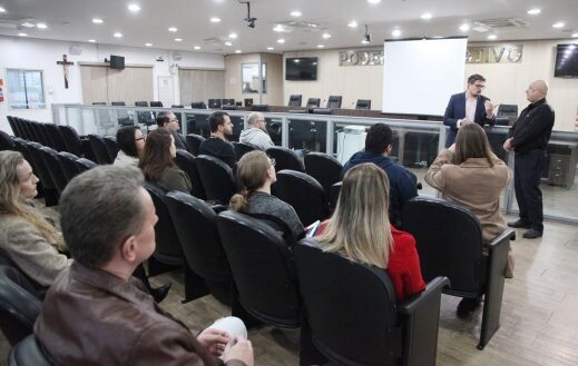 Palestra na Câmara de Blumenau aborda saúde emocional e estratégias de autocuidado - Câmara Municipal de Blumenau