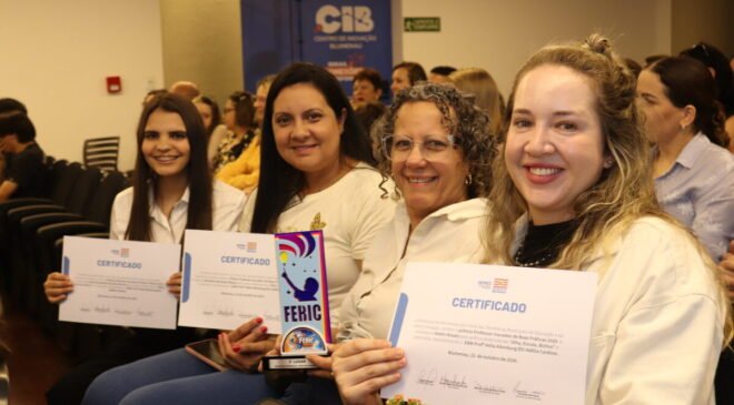 Professores da rede municipal recebem Prêmio Professor Inovador