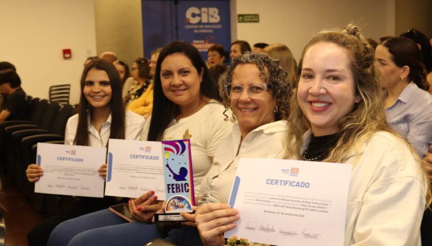 Professores da rede municipal recebem Prêmio Professor Inovador