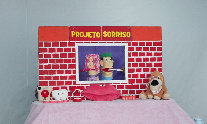 Projeto Sorriso leva teatro de fantoches às escolas municipais