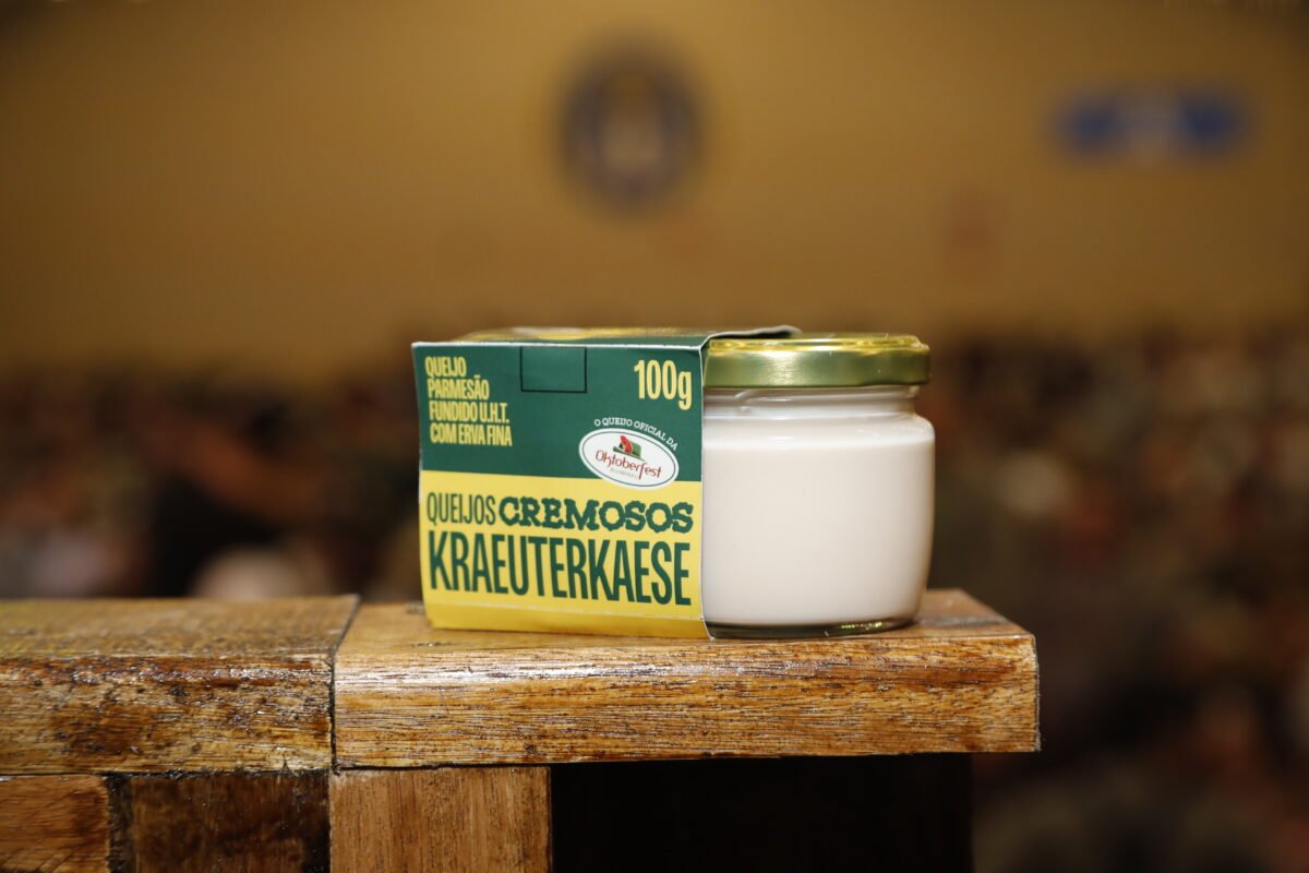 Queijo Kraeuterkaese passa a integrar a linha de produtos licenciados da Oktoberfest