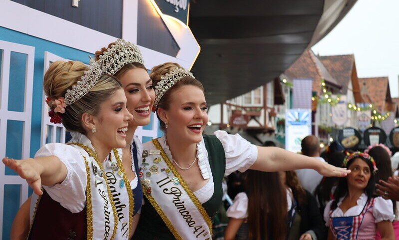 Realeza se despede da 41ª Oktoberfest Blumenau com orgulho da missão cumprida